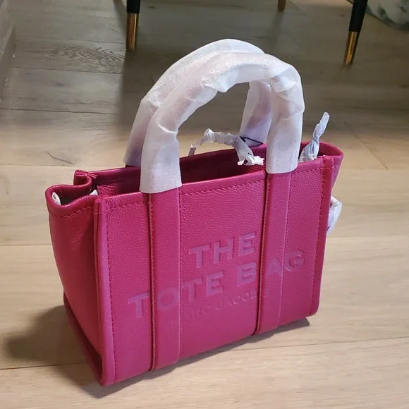 MARC JACOBS The Leather Small Hot Pink Tote Bag NWT - Picture 1 of 14